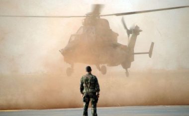 Përplasen dy helikopterë, 13 ushtarë francezë gjejnë vdekjen në Mali – reagon presidenti Macron