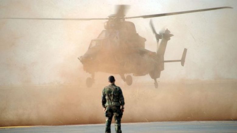 Përplasen dy helikopterë, 13 ushtarë francezë gjejnë vdekjen në Mali – reagon presidenti Macron