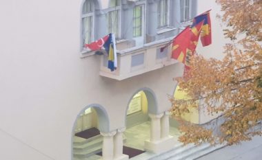 Komuna e Kumanovës anashkalon vetëm flamurin shqiptar