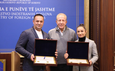 Behgjet Pacolli nderon me titullin “Ambasador të Vullnetit të Mirë të Kosovës”, Driton Kukën dhe Majlinda Kelmendin