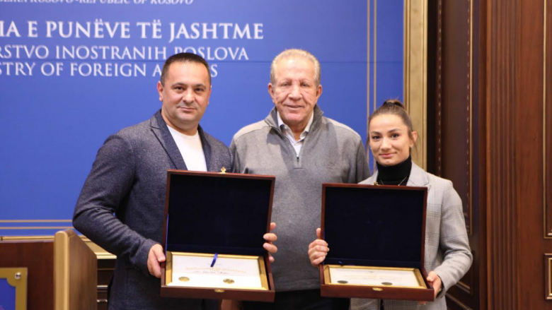 Behgjet Pacolli nderon me titullin “Ambasador të Vullnetit të Mirë të Kosovës”, Driton Kukën dhe Majlinda Kelmendin