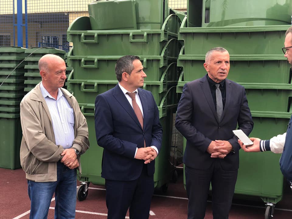 MMPH i dhuron 350 kontejnerë Bujanovcit, Lugina kërkon edhe më shumë investime nga Kosova