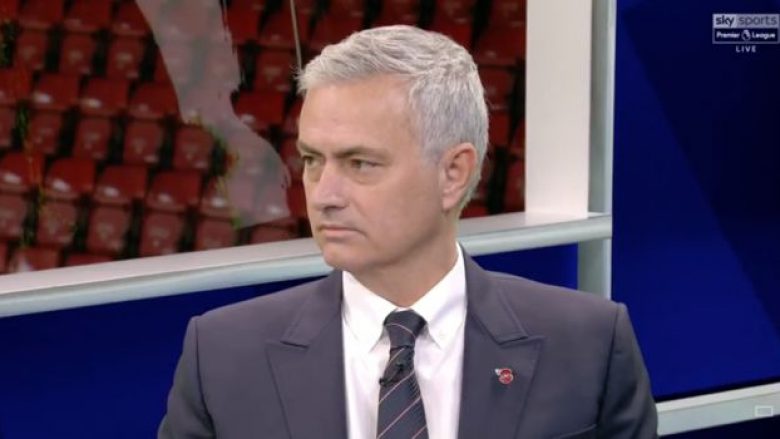 Mourinho thotë se nëse Liverpooli fiton ndaj Cityt, titulli i Ligës Premier shkon në Anfield