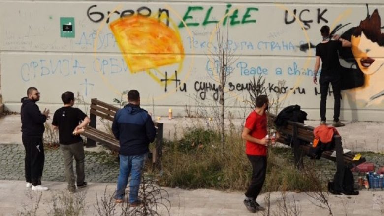 Shqiptarë e serbë bashkë krijuan murale në urën e Ibrit