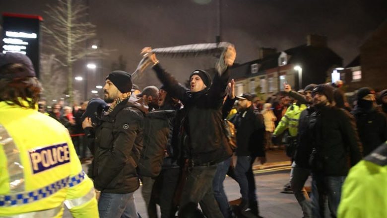 Arrestohet pesë tifozë të Napolit në Liverpool, pas përleshjes me policinë vendase