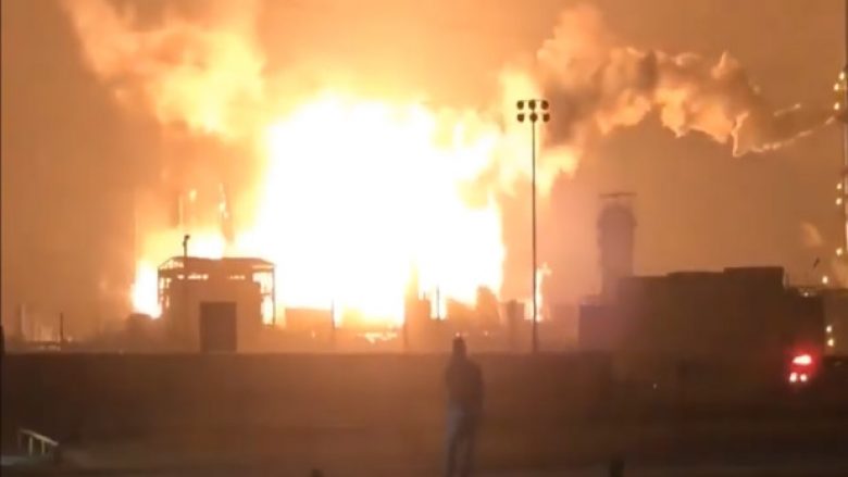 Shpërthim në një fabrikë kimike në Teksas – ishte aq i fuqishëm sa theu dritaret e shtëpive kilometra larg