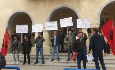 Protesta në Kumanovë për mosvendosjen e flamurit shqiptar në godinën e komunës