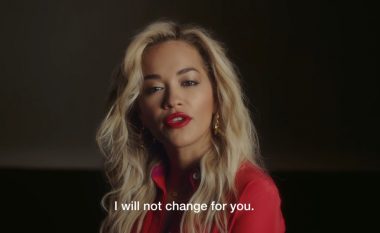 "Unë nuk dua të jem e përjashtuar", Rita Ora i bashkohet kauzës kundër bullizmit ndaj personave që nuk i cilësojnë të bukur
