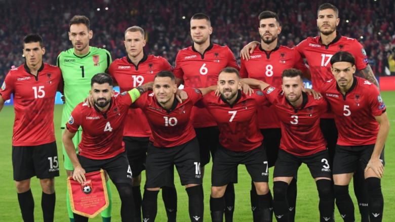Futbollistët e Kombëtares Shqiptare hapin fond për t’i ndihmuar familjet e prekura nga tërmeti