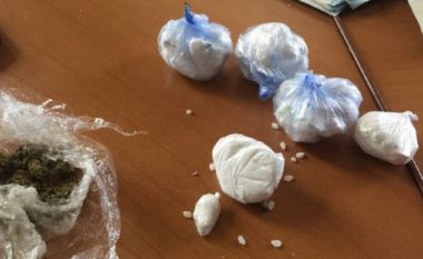 Sekuestrohet kokainë në Suharekë e Drenas, arrestohen tre persona