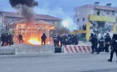 Përplasje mes banorëve dhe forcave të policisë në Tiranë