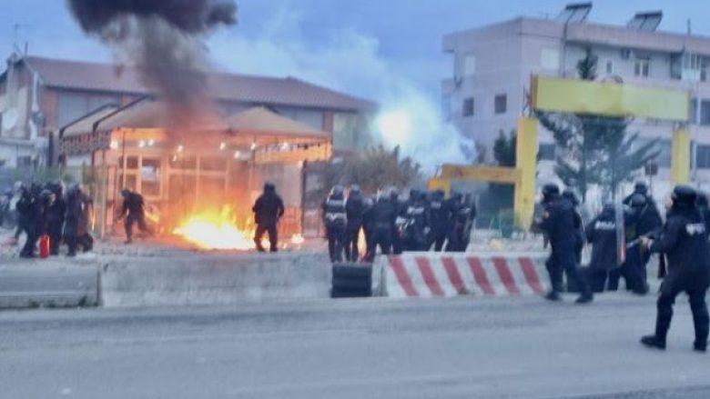 Përplasje mes banorëve dhe forcave të policisë në Tiranë