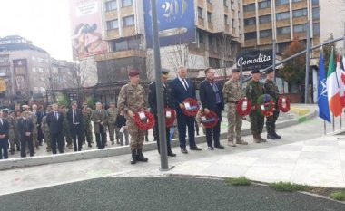 Përkujtohen 14 ushtarët britanikë të rënë duke i shërbyer paqes në Kosovë
