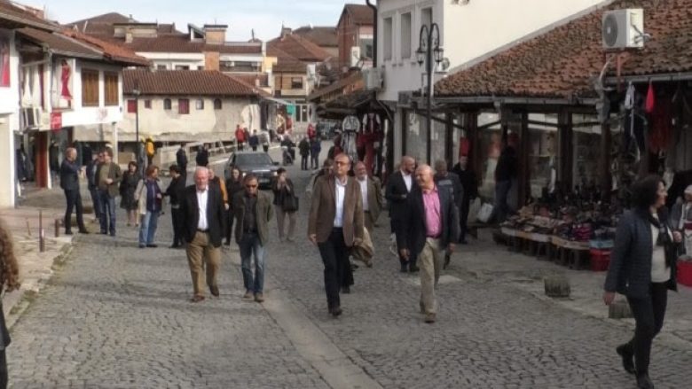Ambasadorë nga vende të ndryshme të botës njihen me historinë e qytetit të Gjakovës