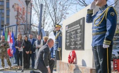 Haradinaj kujton 14 ushtarët britanikë që humbën jetën në Kosovë