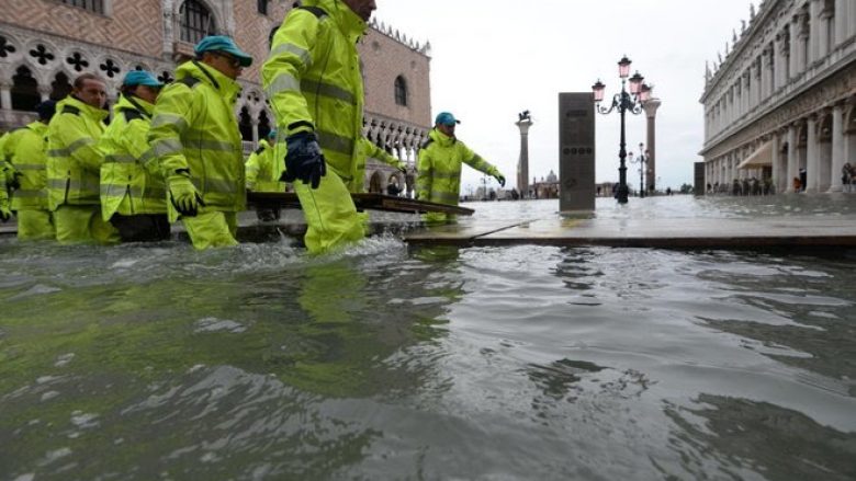 Venecia përsëri nën ujë, dëmet arrijnë në rreth një miliard euro
