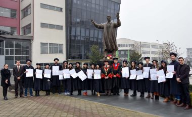 Universiteti i Tetovës ndau bursa për ekselentët e ciklit të dytë