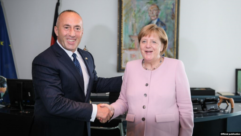 Merkel i shkruan letër Haradinajt, ia uron festat e fundvitit