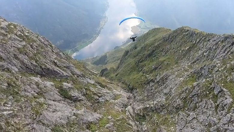 Pamjet mbresëlënëse të filmuara nga parashutistët, shfaqin bukuritë natyrore të Norvegjisë
