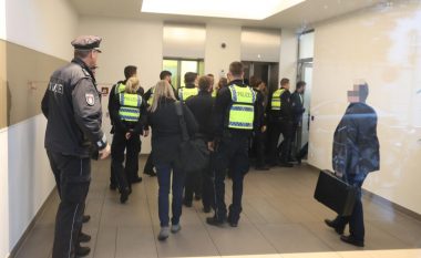 Mashtrime me barna kundër kancerit, qindra policë kryejnë bastisje në lokacione të ndryshme në Hamburg – disa mjekë dyshohen për mitmarrje