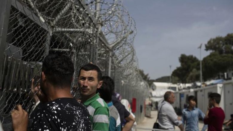 Për emigrantët e vegjël kampi Moria është më i zi se “ferri”, shumë prej tyre bëjnë të pamundurën që të largohen nga ishulli Lesbos