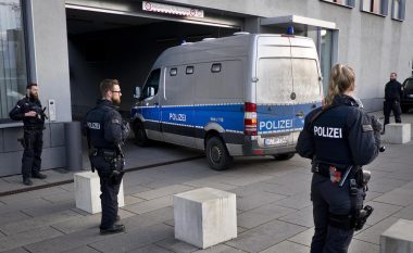 Ishte raportuar si i zhdukur dy vite më parë, policia gjermane gjen 15-vjeçarin në dollapin e shtëpisë së pedofilit