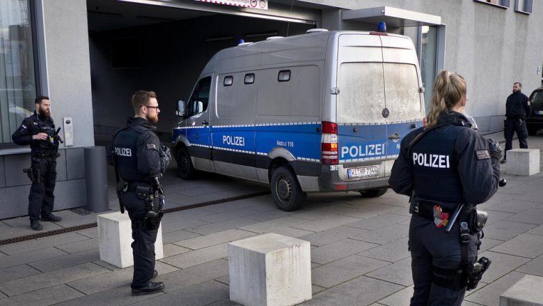 Ishte raportuar si i zhdukur dy vite më parë, policia gjermane gjen 15-vjeçarin në dollapin e shtëpisë së pedofilit