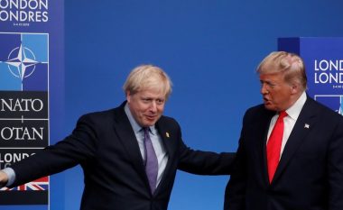 Pse Johnson nuk dëshiron të fotografohet së bashku me Trumpin?