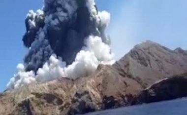 Vullkani në Zelandën e Re ende aktiv, ka drojë se nuk ka të mbijetuar