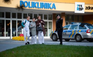 Detaje të masakrës në një spital në Çeki, të shtënat ndodhën në ora 7 në korridor