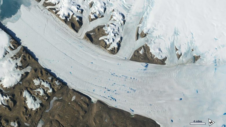 Shkrirja alarmante e akullit në Grenlandë, nga viti 1992 niveli i ujit në det është rritur për afro 11 milimetra