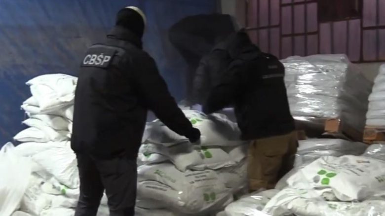 Autoritetet polake sekuestrojnë 2 mijë kilogramë kokainë, ajo kushton afro gjysmë miliardë euro