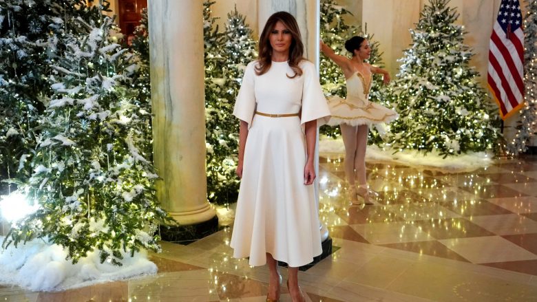 Melania Trump prezanton dekorimet e Krishtlindjeve në Shtëpinë e Bardhë për vitin 2019