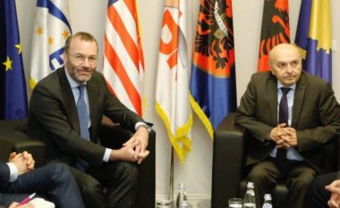 Weber: Po punojmë për liberalizimin e vizave për Kosovën