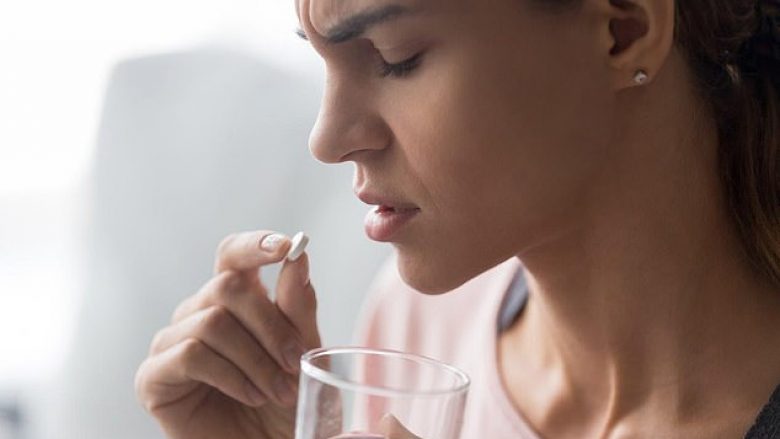 Ibuprofeni ose naproxeni mund ta zvogëlojë rrezikun e kancerit të gjirit për 40 për qind – aspirina nuk ndihmon!