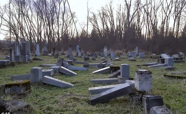 Në Sllovaki 59 varre hebraike janë shkatërruar në aktin barbar të antisemitizmit