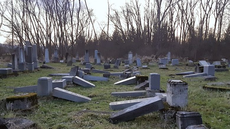Në Sllovaki 59 varre hebraike janë shkatërruar në aktin barbar të antisemitizmit