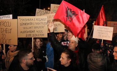 Vuçiqi në Tiranë, proteston Vetëvendosje: “Rama me Serbinë, Kosova me Shqipërinë”