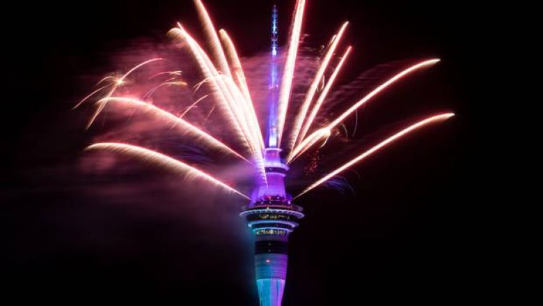 Spektakël fishekzjarresh në Zelandën e Re, ajo tashmë është në dekadën e re