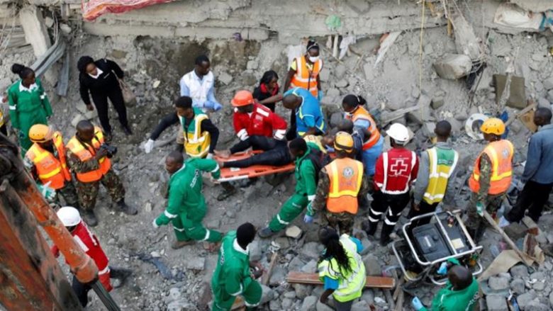 Pas dy ditësh nën rrënoja nxirren dy të mbijetuar nga shembja e ndërtesës në Kenia