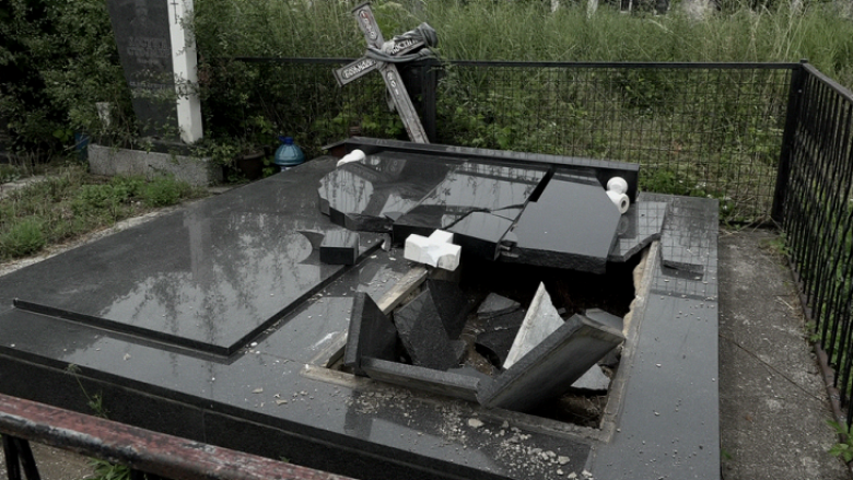 Dëmtohen varrezat ortodokse në Lipjan