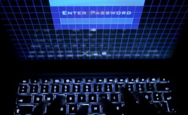 Hakerët rusë vjedhin 100 milionë dollarë nga bankat
