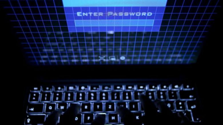 Hakerët rusë vjedhin 100 milionë dollarë nga bankat
