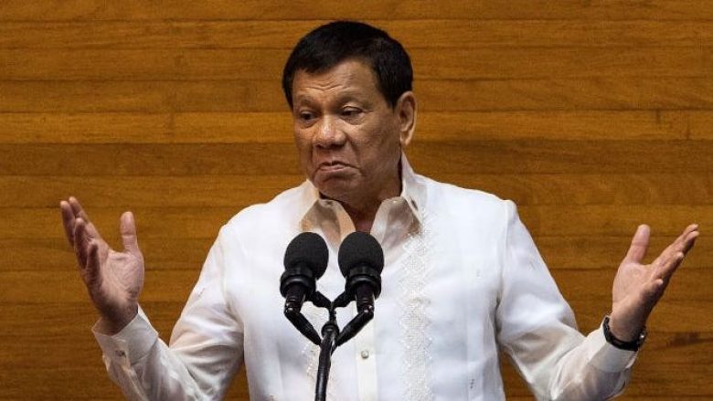 Duterte, Gjykatës së Hagës: Më arrestoni ose më varni, kurrë nuk do të përgjigjem para të bardhëve