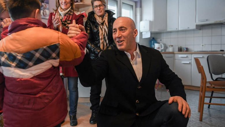 Haradinaj viziton fëmijët e SOS Fshatit