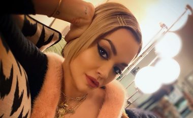 Rita Ora vazhdon të marrë vëmendje me stilin e ri të flokëve