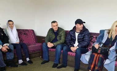 Remzie dhe Nexhat Osmani vizitojnë familjen Abazi nga Gjilani, u dalin në ndihmë duke u dhuruar të ardhurat nga koncerti