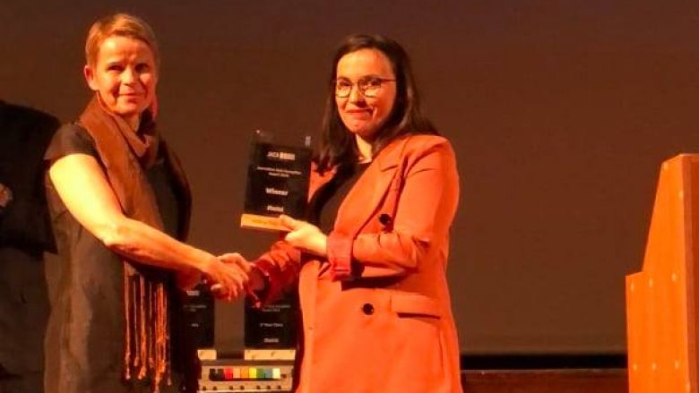 Gazetarja Ardiana Thaçi Mehmeti është fituese e çmimit për gazetarinë më të mirë kundër-korrupsion 2019