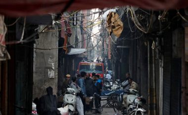 Të paktën 43 të vdekur në Indi pasi zjarri përfshiu një fabrikë të madhe