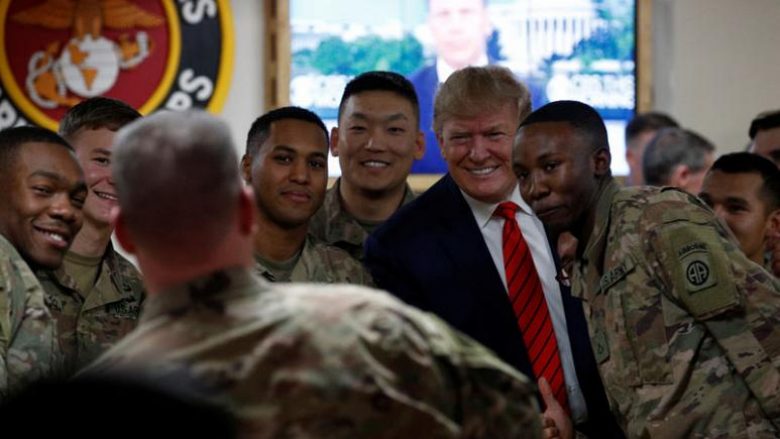 Asnjë celular dhe asnjë shkrim në Twitter – si u mbajt i fshehtë udhëtimi i presidentit Trump në Afganistan